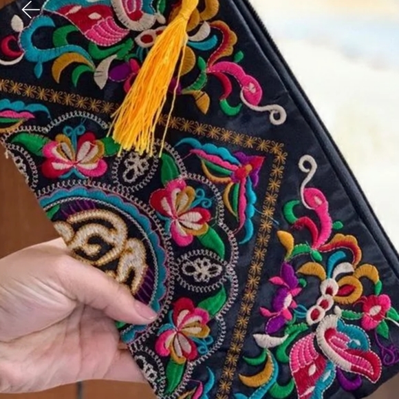 Embroidered hand purse wristlet - Picture 2 of 2